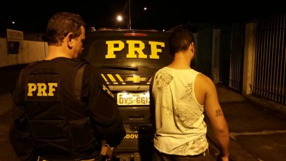 Veículo com faróis apagados é abordado na BR 470 e condutor estava alcoolizado