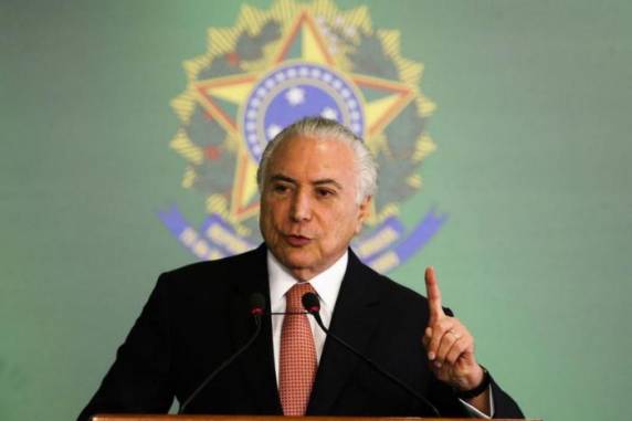 Há ainda mandado de prisão contra o ex-ministro de Minas e Energia, Moreira Franco