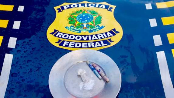 PRF prende caminhoneiro que dirigia sob efeito de cocaína na BR 285 - foto 2