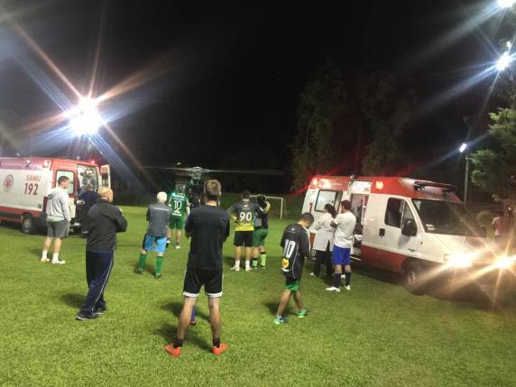 Profissional sofreu um infarto enquanto disputava uma partida de futebol
