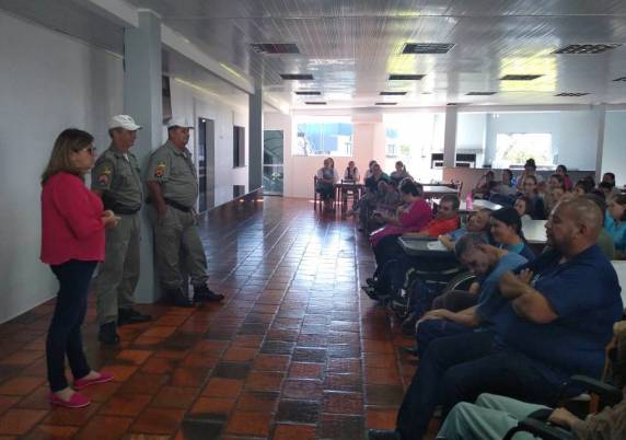 Apae de Três de Maio é contemplada com a Patrulha Escolar - foto 3