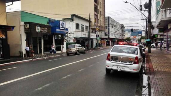 Durante a ação, assaltantes trancaram cinco funcionários no banheiro do estabelecimento