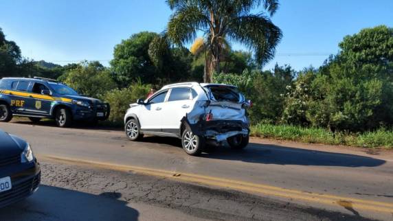 Acidente envolvendo cinco veículos deixa três pessoas feridas - foto 5