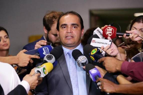 Parlamentares avaliam retirar os dispositivos que permitem mudanças nas regras previdenciárias via lei complementar