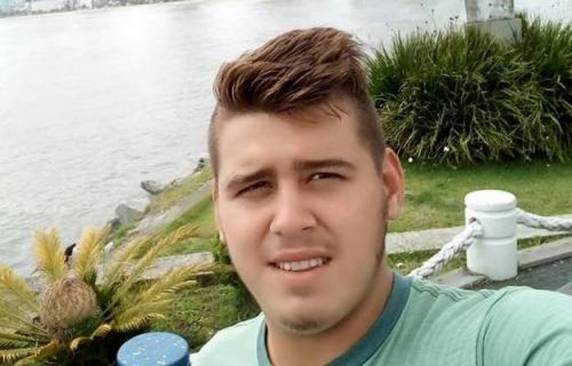 Jeferson Cassiano Wilder, de 22 anos, conversava com o suspeito, na rua, quando os dois começaram a discutir. Homem optou por ficar em silêncio na delegacia
