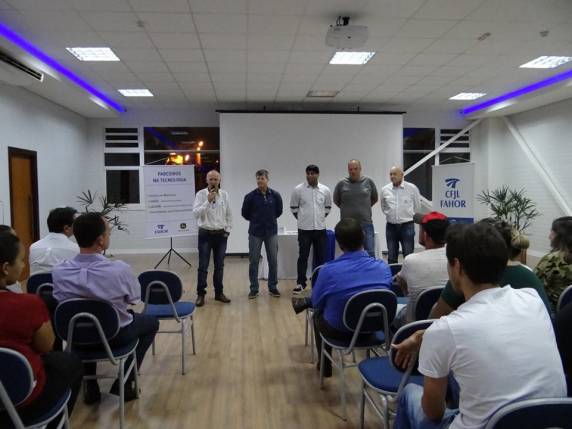 CFJL/FAHOR e John Deere realizam Aula Inaugural do Técnico em Mecânica - foto 2