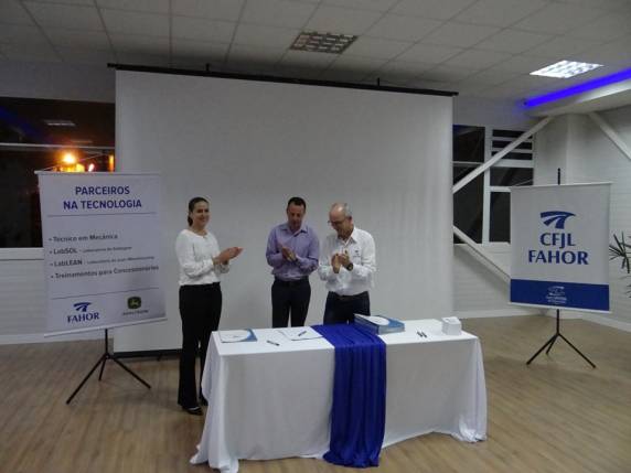 CFJL/FAHOR e John Deere realizam Aula Inaugural do Técnico em Mecânica - foto 3