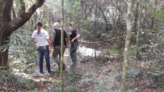 Polícia trabalha com hipóteses de homicídio qualificado ou feminicídio