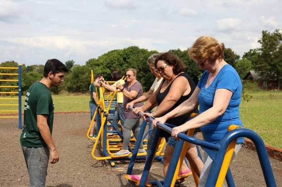 Monitores serão disponibilizados para auxiliarem na realização correta dos exercícios