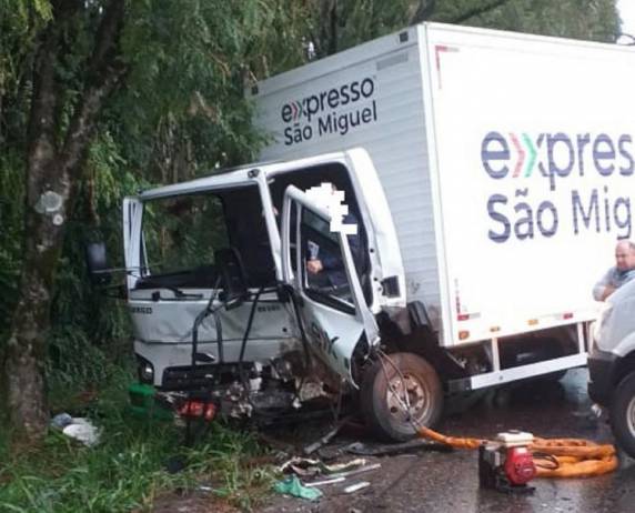 Motorista fica preso as ferragens em grave acidente na ERS 324 em Nonoai - foto 2