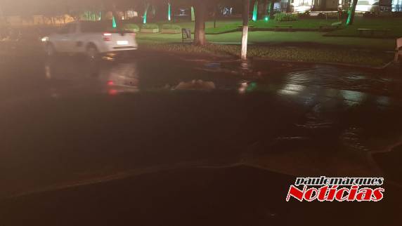 VÍDEO; rede de água se rompe e alaga o Centro de Três de Maio - foto 3