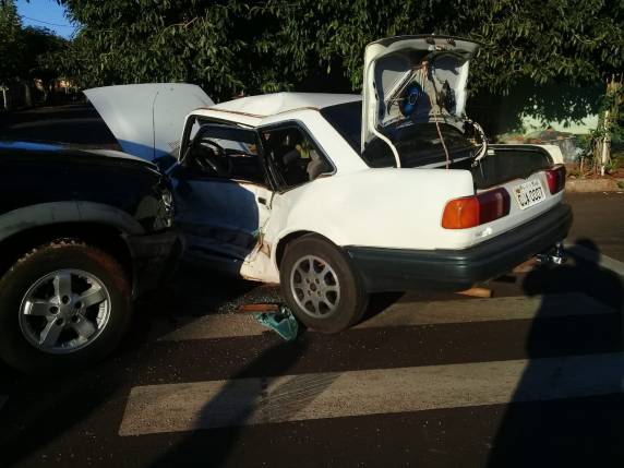 Colisão de S10 com Verona deixa motorista do carro ferido em Horizontina - foto 2