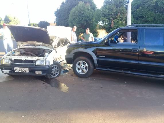 Colisão de S10 com Verona deixa motorista do carro ferido em Horizontina - foto 3