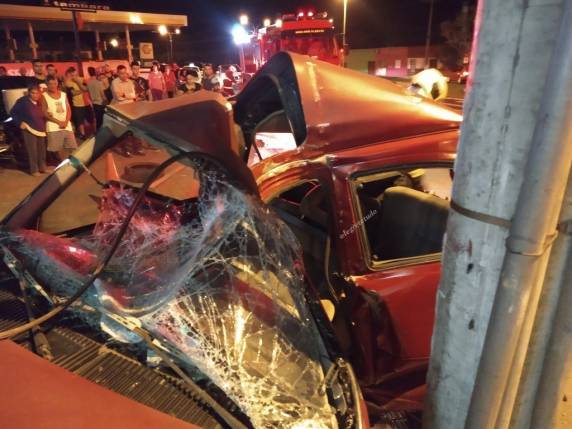 Homem morre ao colidir carro em poste em Alegrete - foto 3