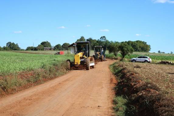 Secretaria de Obras trabalha em melhorias nas estradas do interior - foto 2