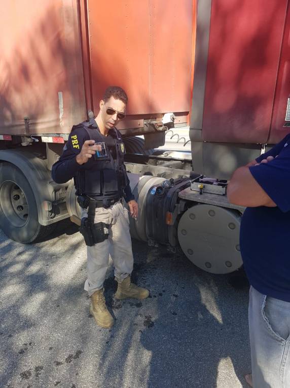 PRF fiscaliza uso de Arla 32 em Biguaçu, na BR 101 ? dois motoristas foram conduzidos para a Polícia Civil - foto 3
