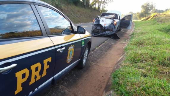 PRF apreende veículo roubado, com placas e documentos falsos transportando vinhos contrabandeados da Argentina - foto 2