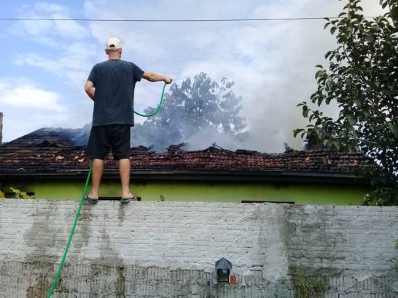 Incêndio criminoso destrói casa na Vila Operária em Horizontina - foto 3