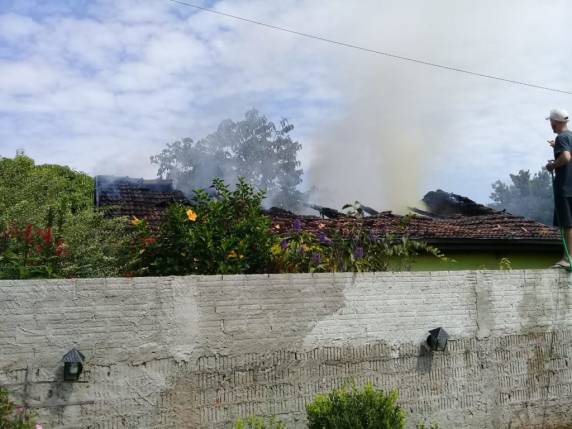 Incêndio criminoso destrói casa na Vila Operária em Horizontina - foto 2