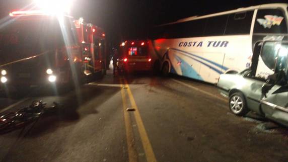 Acidente entre carro e ônibus deixa quatro mortos no norte do Estado - foto 2