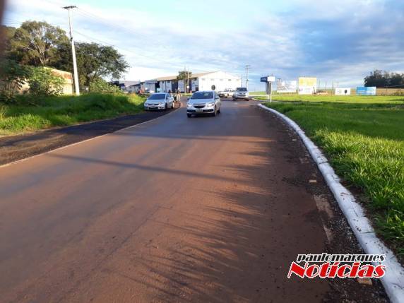 Mulher fica ferida em colisão entre carro e moto no trevo da BR 472 em Três de Maio - foto 4