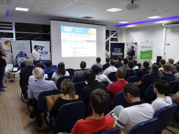 Um grande encontro para discutir inovação e tecnologia aplicadas ao agronegócio foi realizado na Faculdade Horizontina, na noite de quinta, 11 de abril
