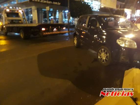 Motorista perde o controle e bate veículo contra estacionamento de motos, no Centro de Três de Maio - foto 5