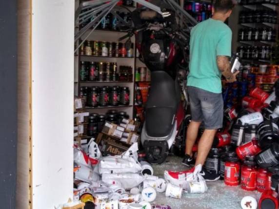Condutor teve suspeita de fratura nas costelas e foi encaminhado ao hospital