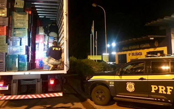 PRF apreende caminhão com mais de 1 milhão de reais em cigarro contrabandeado em Lagoa Vermelha - foto 3