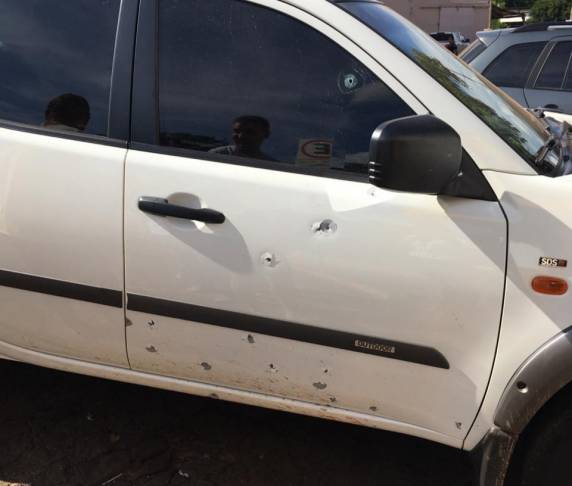 Assaltantes encapuzados fazem cordão humano durante ataque a banco em Porto Xavier - foto 4