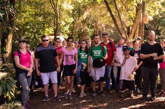 Caminhada penitencial leva milhares de peregrinos ao Santuário Parque São Francisco de Assis, o Calvário - foto 3