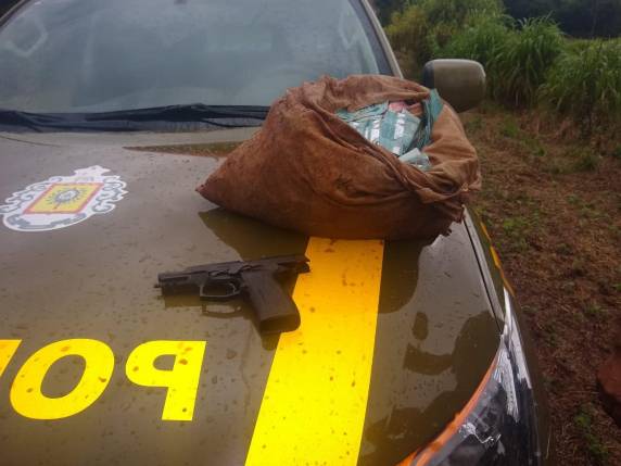 Policiais acreditam que o mau tempo pode ajudar as forças de segurança a encontrar os responsáveis pela morte de um soldado