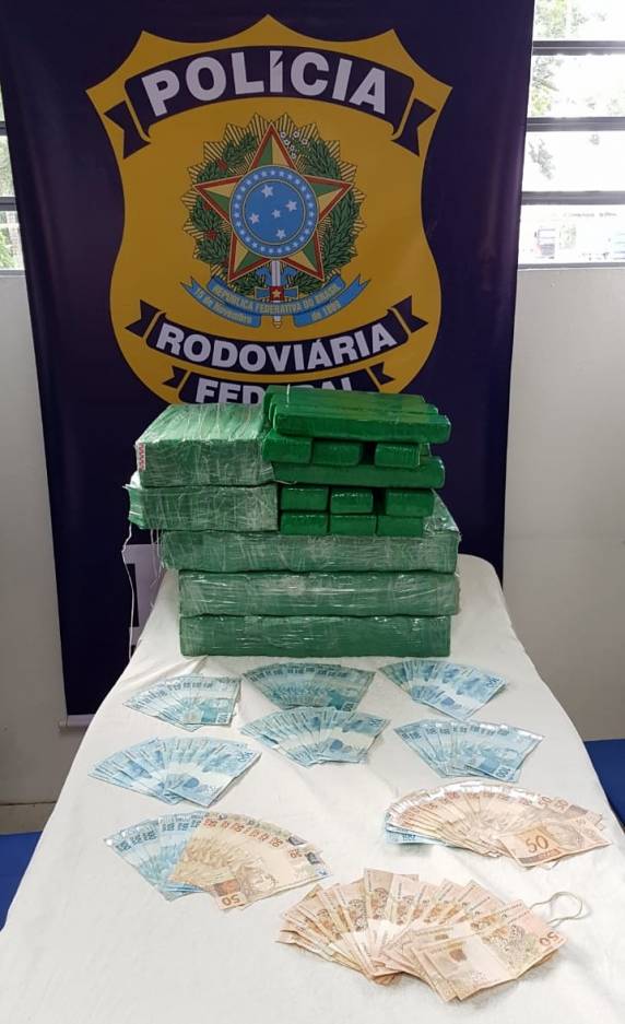 Quase 60 quilos de maconha são apreendidos na BR 101 em Garuva - foto 2