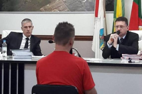 Pela morte por motivo torpe e as demais circunstâncias destacadas, o conselho de sentença condenou Alan a 22 anos e seis meses de reclusão em regime inicialmente fechado