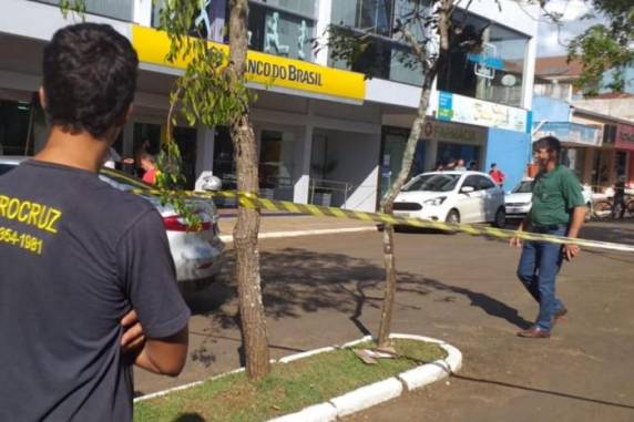 Homem foi preso em casa, no interior da cidade, neste sábado; outros dois homens foram detidos por suspeita de envolvimento no crime