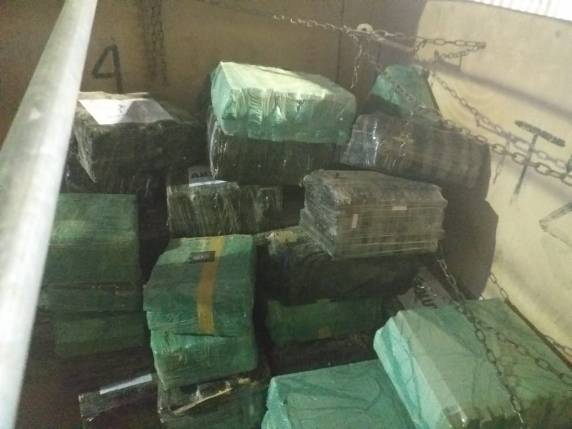 Polícia Civil apreende cinco toneladas de maconha escondida em carregamento de milho em Rancho Queimado-SC - foto 2