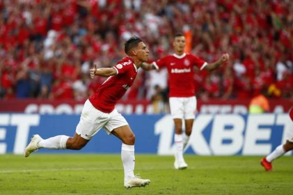 Argentino entrou no segundo tempo e marcou o gol da vitória por 2 a 1 pelo Brasileirão