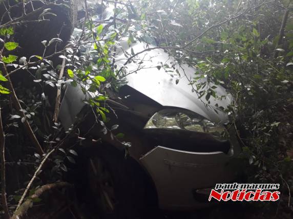 VÍDEO; saída de pista deixa casal ferido na BR 472 em Três de Maio - foto 5