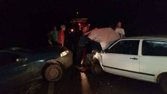 A colisão ocorreu por volta das 19h desta sexta-feira (3), na Estrada de Santa Emília