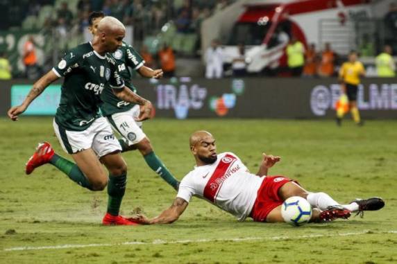 Deyverson marcou o único gol da partida aos 13 minutos do primeiro tempo