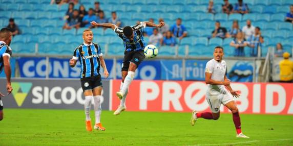 Tricolor desabou após sofrer segundo gol em erro de Julio César e acabou dominado na Arena