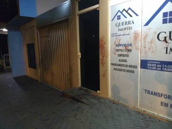 Transtornado, indígena provoca ataques a prédios em Miraguaí - foto 3