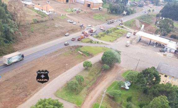 Mulher morre e outras três pessoas ficam feridas em grave acidente na BR-282 - foto 4
