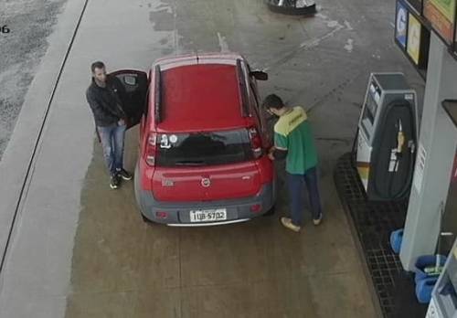 Veículo havia sido furtado no início da tarde de sábado
