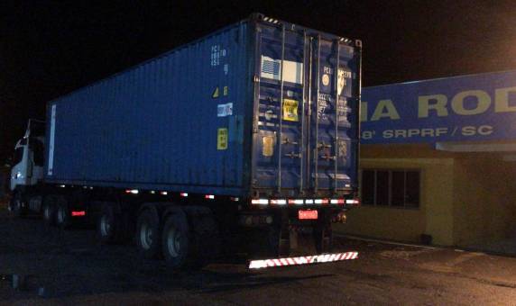 Carreta roubada é recuperada na BR 101 em Barra Velha - foto 2