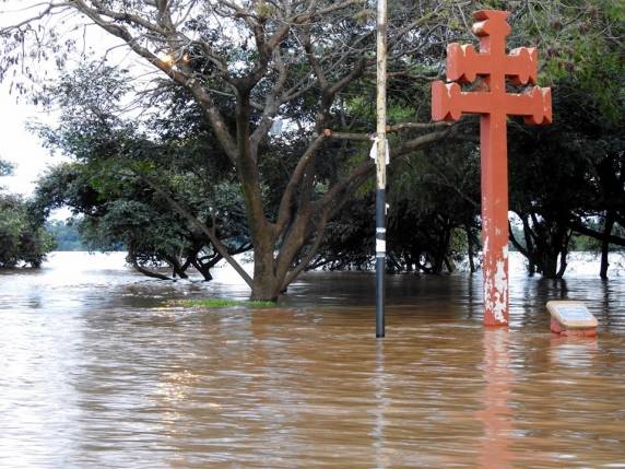 Rio Uruguai sobe e invade casas em São Borja - foto 2
