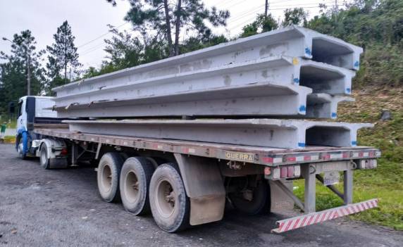 PRF flagra cargas de concreto sem nenhum tipo de amarração na BR 101 em Barra Velha - foto 2