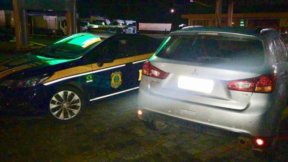 PRF recupera dois veículos roubados nesta madrugada na BR 101, em Barra Velha - foto 4