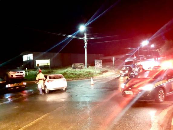 PRF recupera dois veículos roubados nesta madrugada na BR 101, em Barra Velha - foto 5