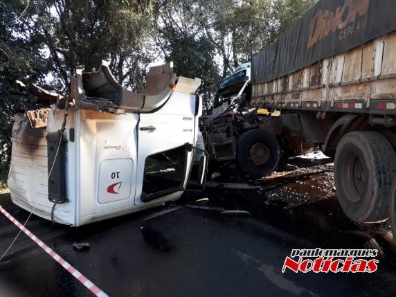 VÍDEO; colisão frontal entre carretas deixa dois caminhoneiros feridos na BR 472 em Santa Rosa - foto 4